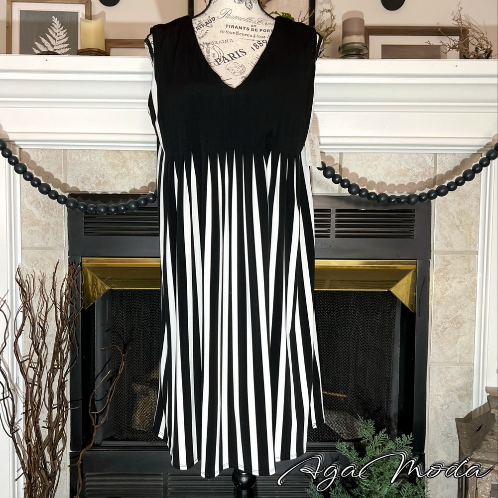 Susie Chin for Maggie boutique black and white swing dress